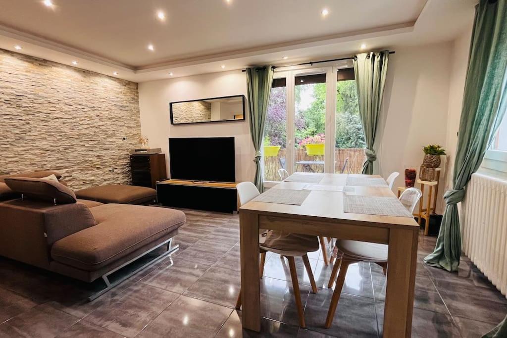 Proche Centre Avec Parking Gratuit Apartment *